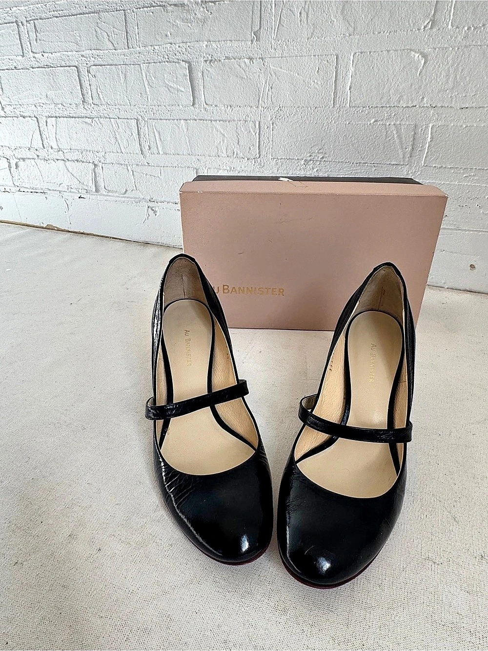 Au BANNISTER Black Patent Mary Jane Heels